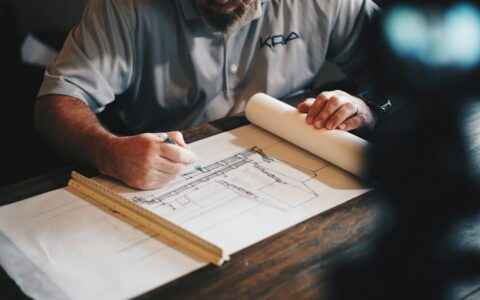Interior Decoration Contracting Company: Managing Technical Execution and Custom Build Risks